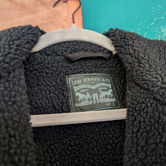 Levi's Sherpa-Lined Trucker Jacket - Picture 2 of 3